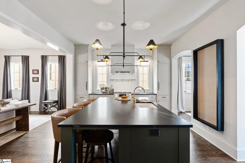 31 N Textile Ave, Greenville, SC 29611