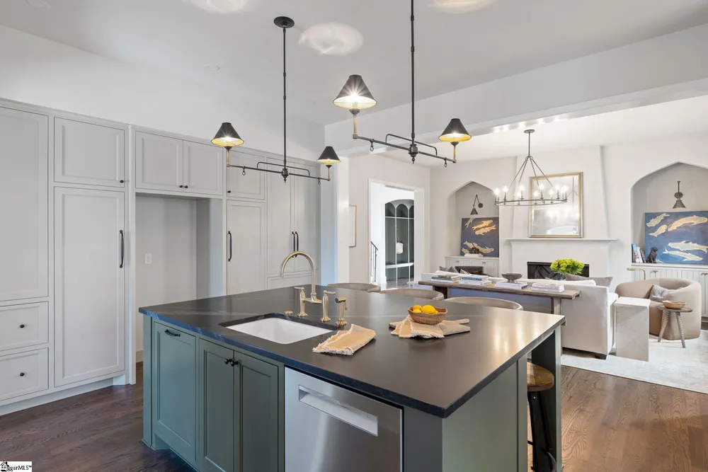 31 N Textile Ave, Greenville, SC 29611