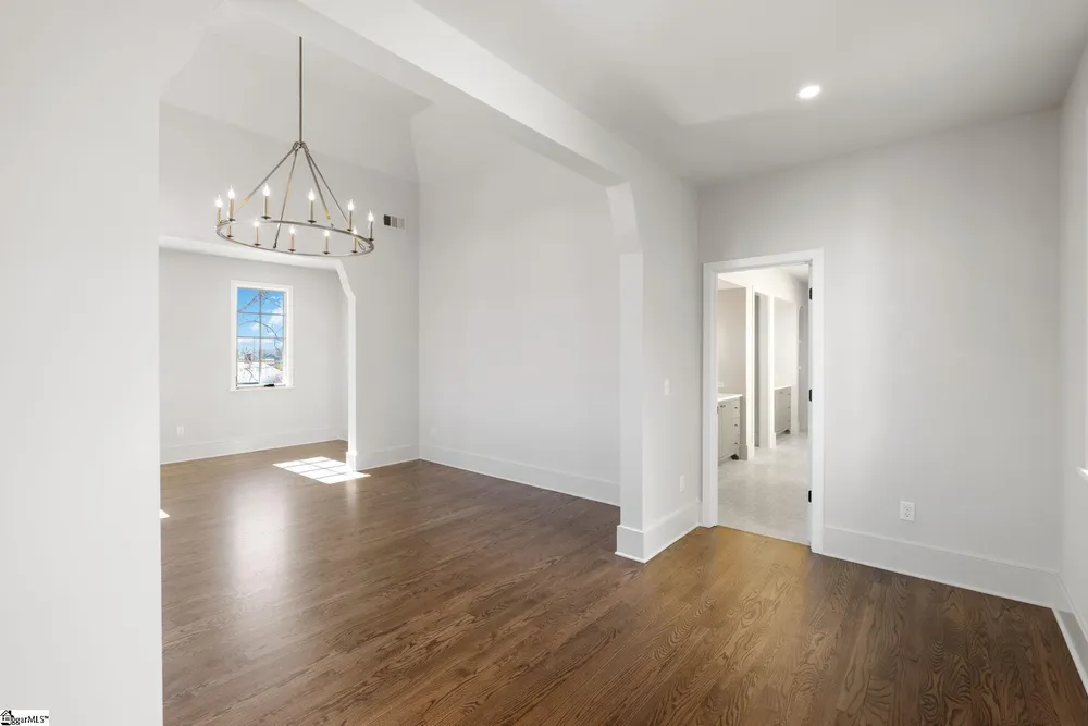 31 N Textile Ave, Greenville, SC 29611