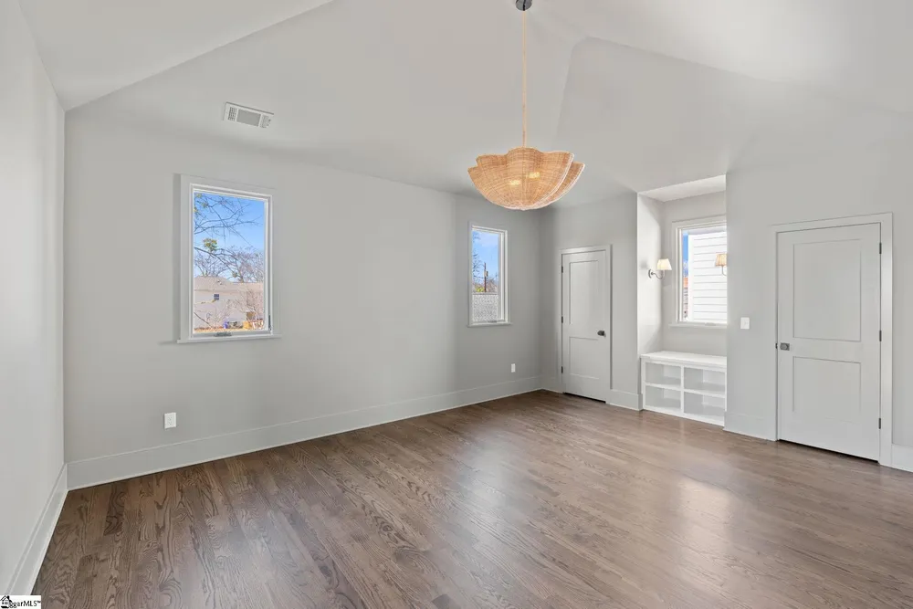 31 N Textile Ave, Greenville, SC 29611
