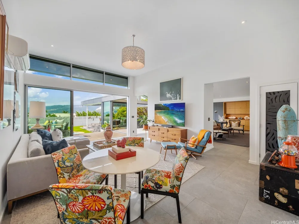 132 Poipu Dr, Honolulu, HI 96825-2131