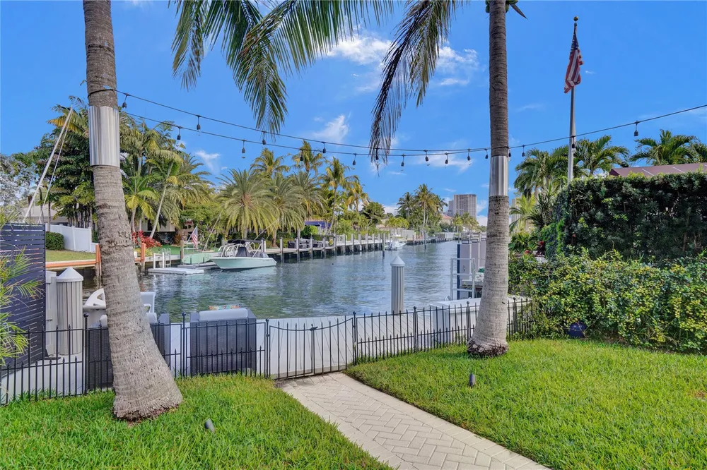 4030 Bayview Dr, Fort Lauderdale, FL 33308