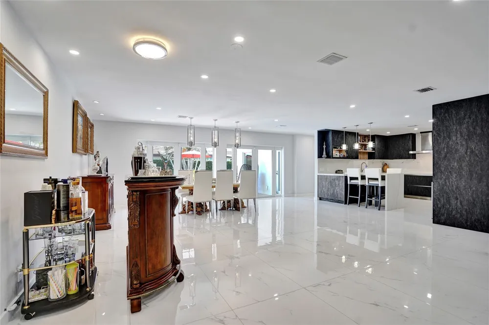 4030 Bayview Dr, Fort Lauderdale, FL 33308