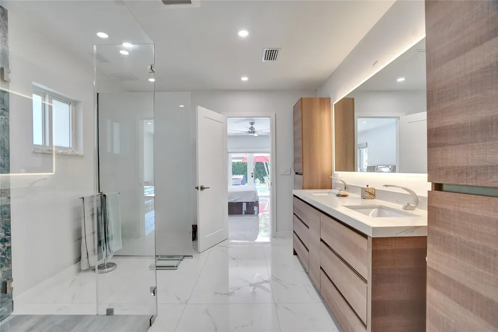 4030 Bayview Dr, Fort Lauderdale, FL 33308
