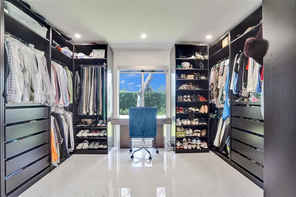 4030 Bayview Dr, Fort Lauderdale, FL 33308