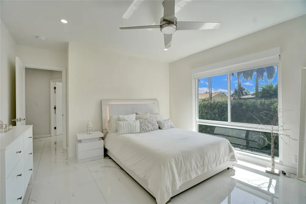 4030 Bayview Dr, Fort Lauderdale, FL 33308
