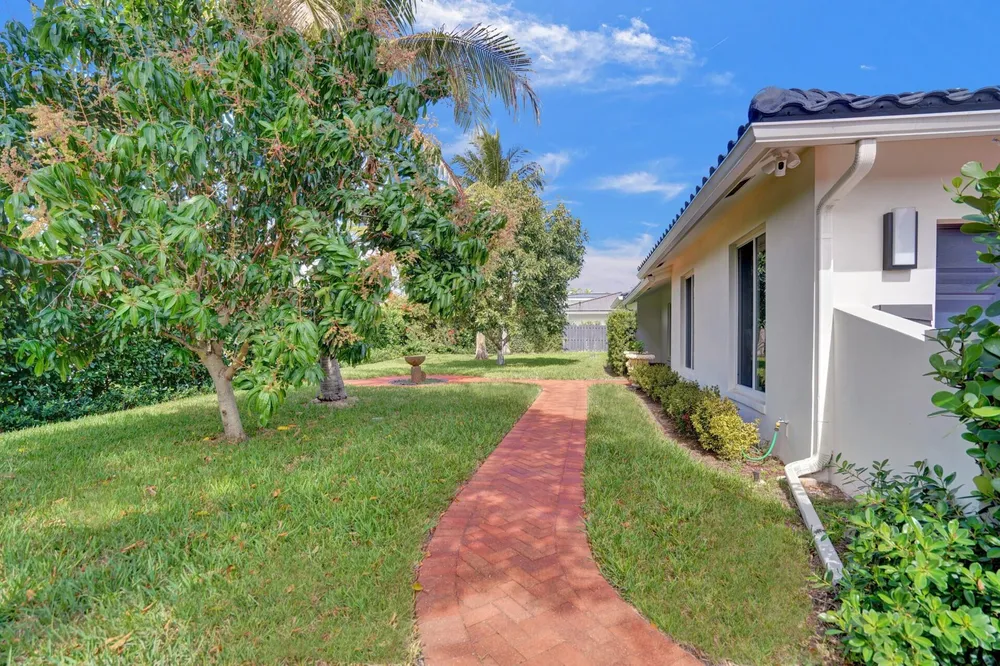 4030 Bayview Dr, Fort Lauderdale, FL 33308