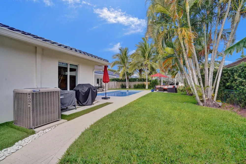 4030 Bayview Dr, Fort Lauderdale, FL 33308