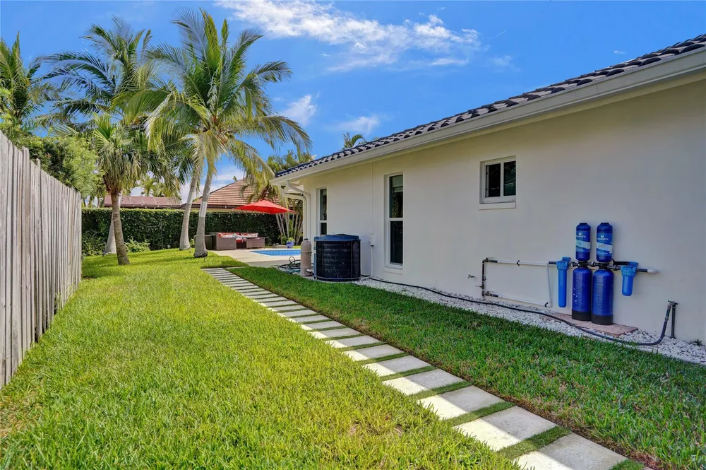 4030 Bayview Dr, Fort Lauderdale, FL 33308