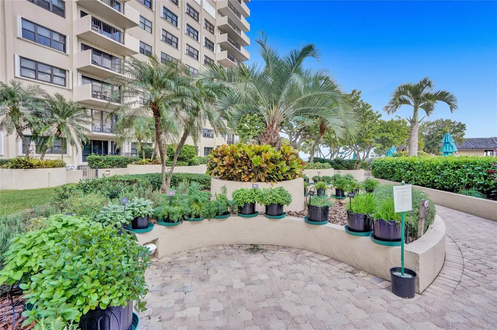 4900 N Ocean Blvd, Lauderdale-by-the-Sea, FL 33308