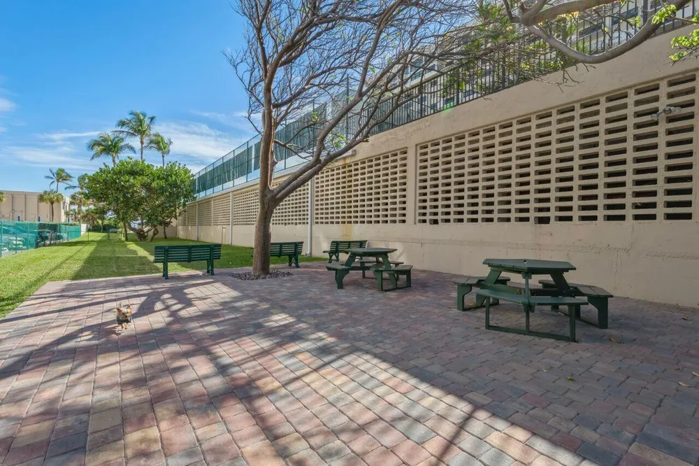 4900 N Ocean Blvd, Lauderdale-by-the-Sea, FL 33308