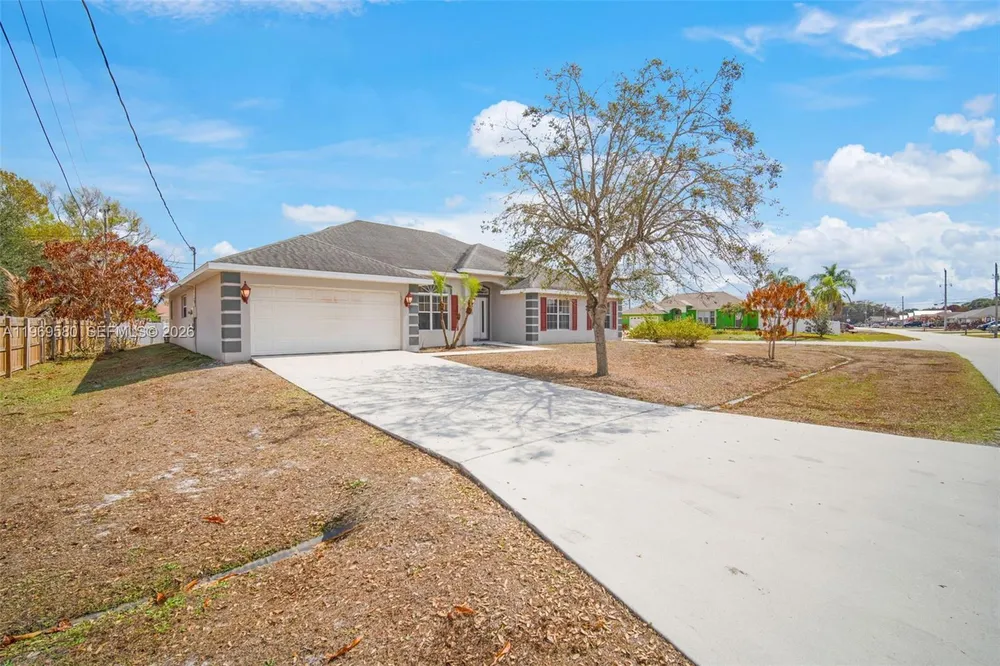 6762 NW Daffodil Ln, Port St Lucie, FL 34983