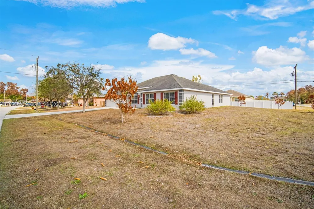 6762 NW Daffodil Ln, Port St Lucie, FL 34983
