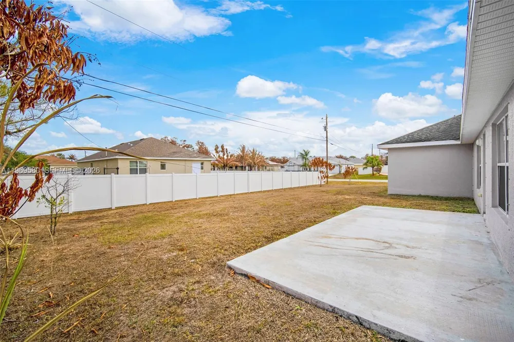 6762 NW Daffodil Ln, Port St Lucie, FL 34983