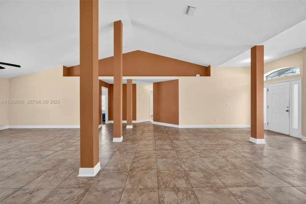 6762 NW Daffodil Ln, Port St Lucie, FL 34983