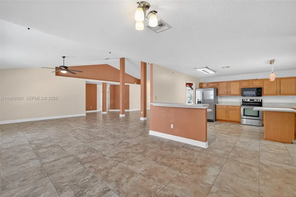 6762 NW Daffodil Ln, Port St Lucie, FL 34983