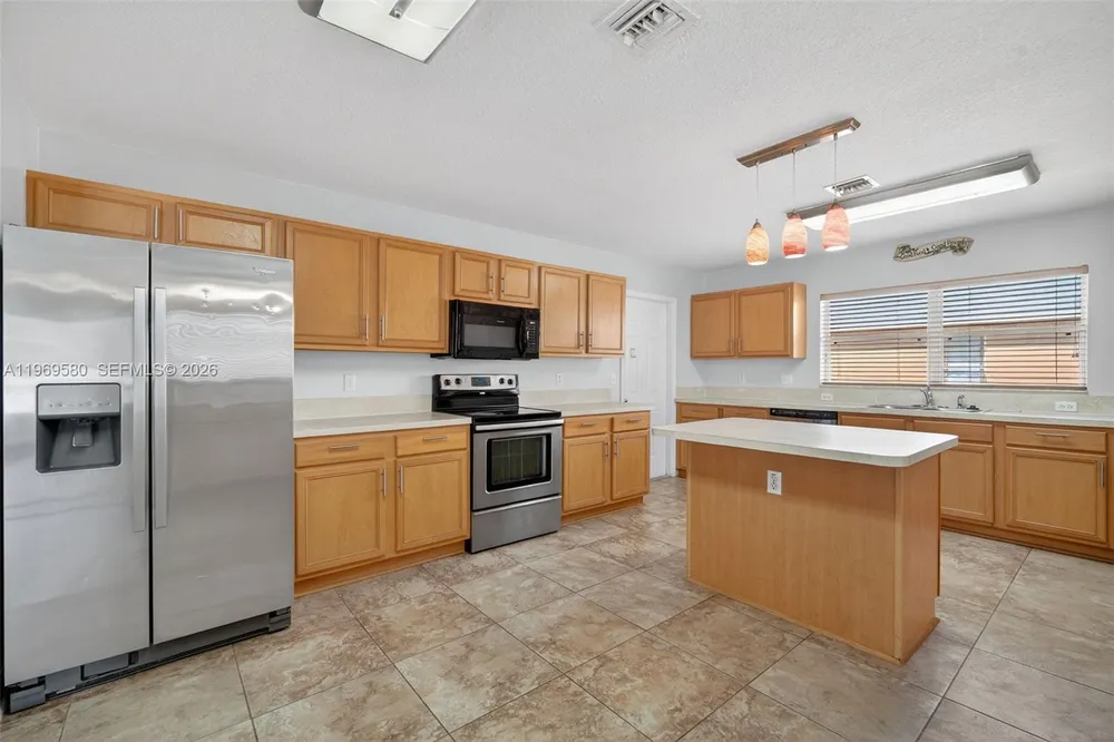 6762 NW Daffodil Ln, Port St Lucie, FL 34983