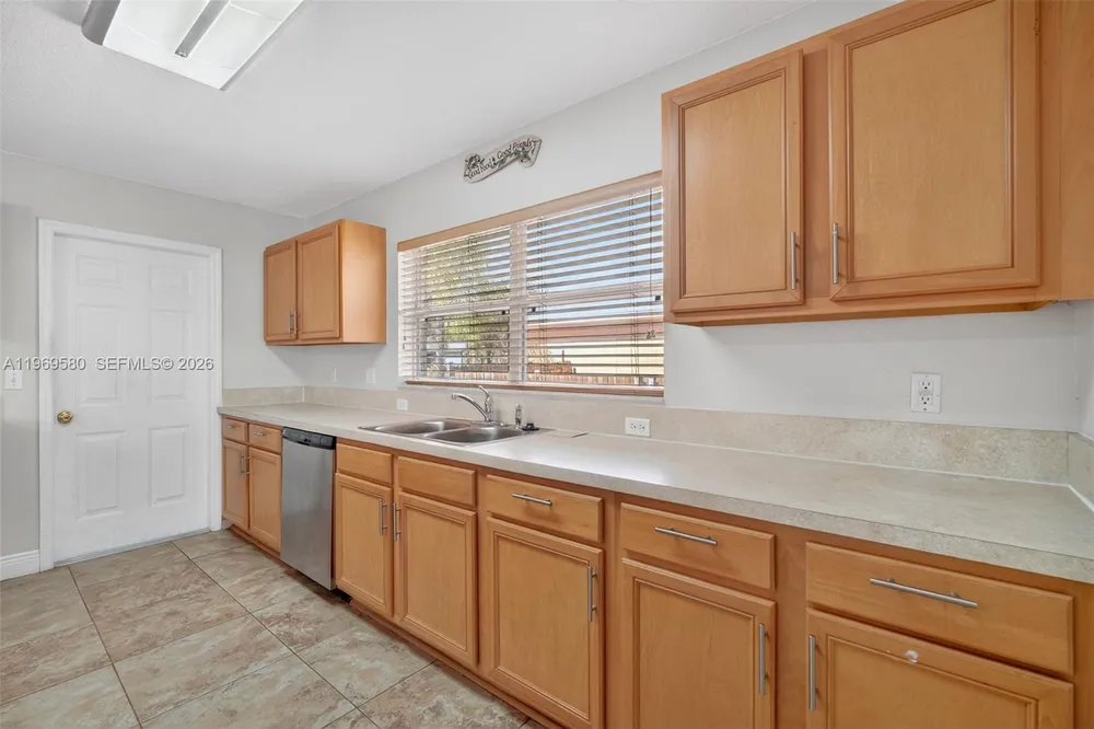 6762 NW Daffodil Ln, Port St Lucie, FL 34983