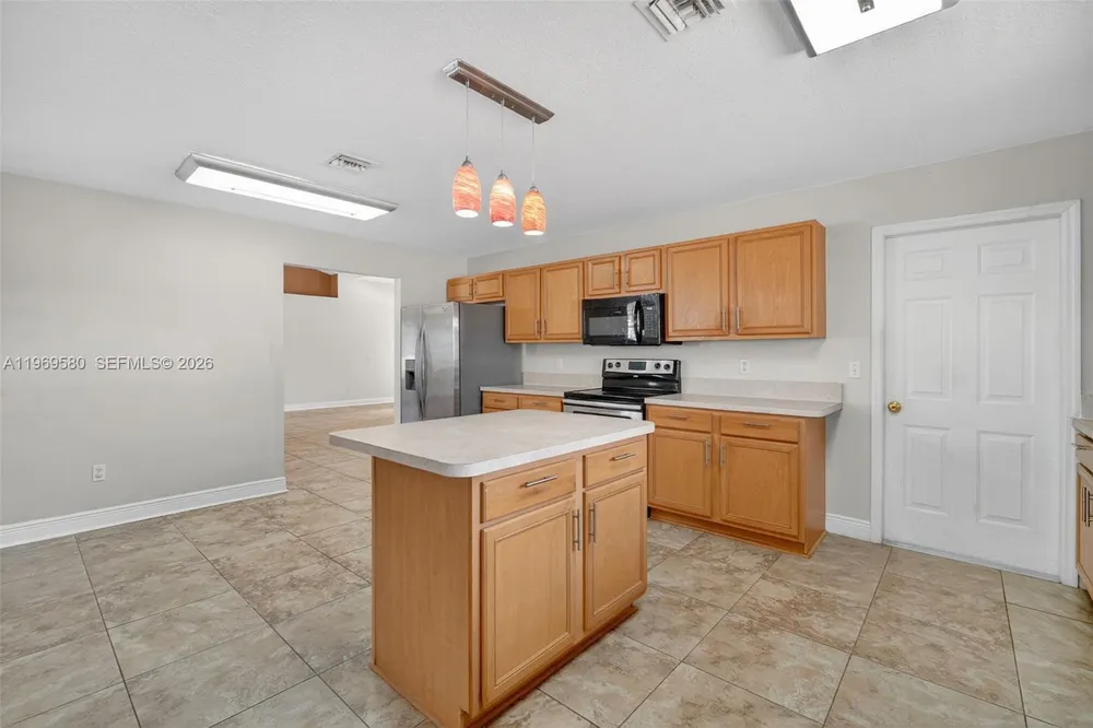 6762 NW Daffodil Ln, Port St Lucie, FL 34983