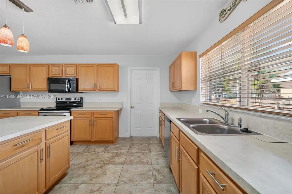 6762 NW Daffodil Ln, Port St Lucie, FL 34983