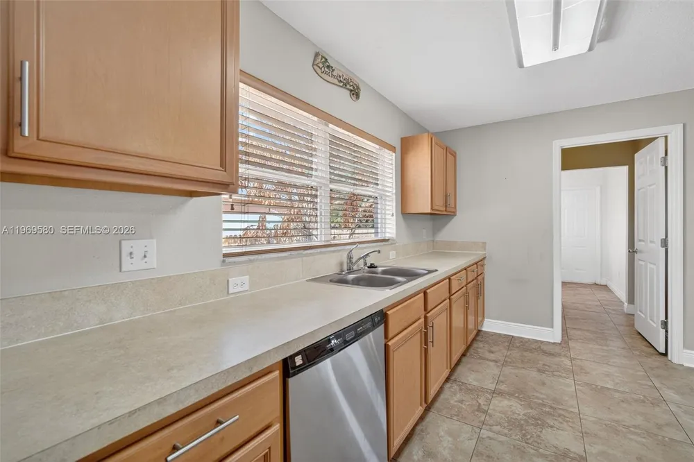 6762 NW Daffodil Ln, Port St Lucie, FL 34983