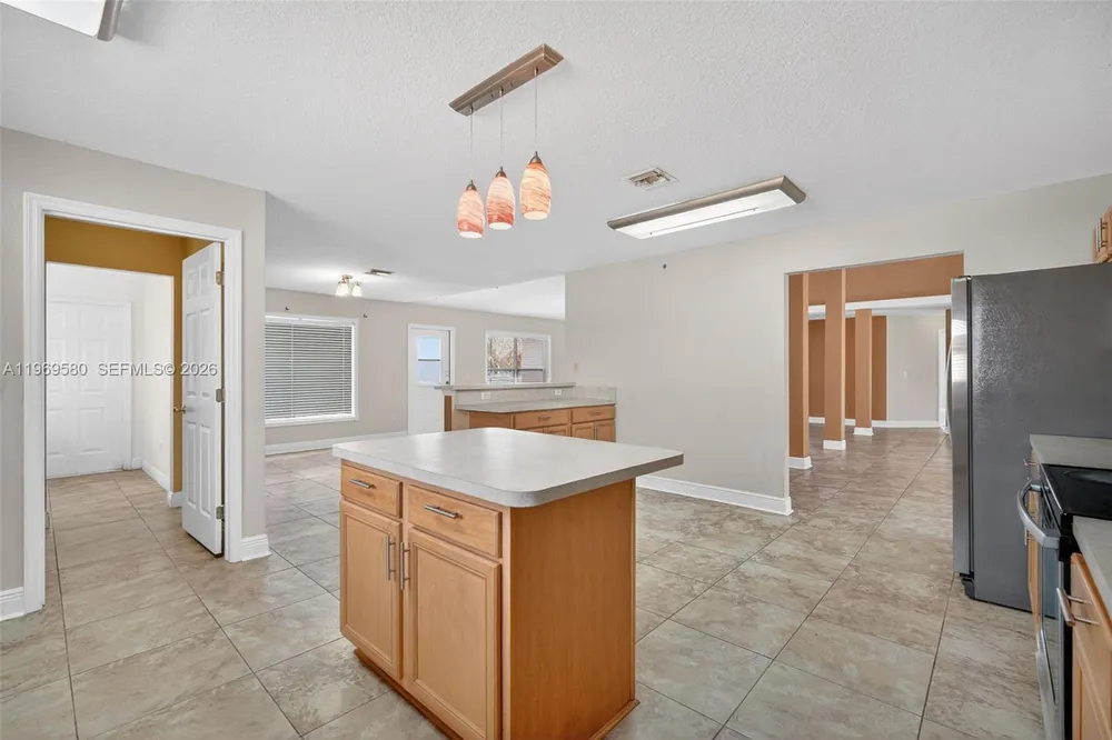 6762 NW Daffodil Ln, Port St Lucie, FL 34983