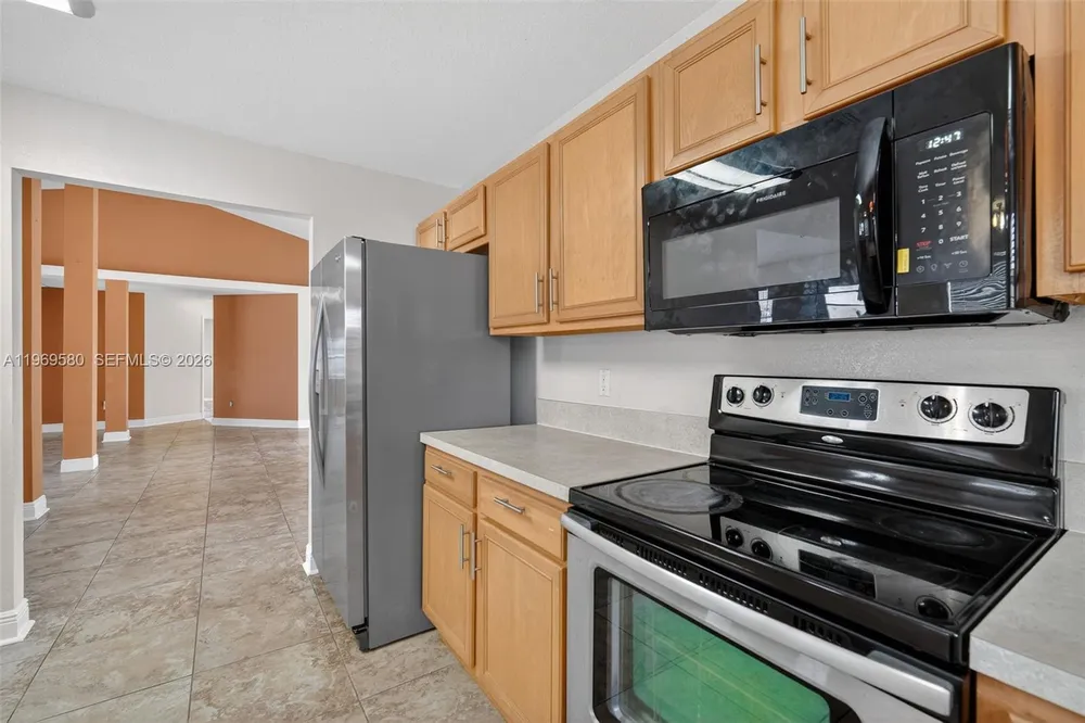 6762 NW Daffodil Ln, Port St Lucie, FL 34983