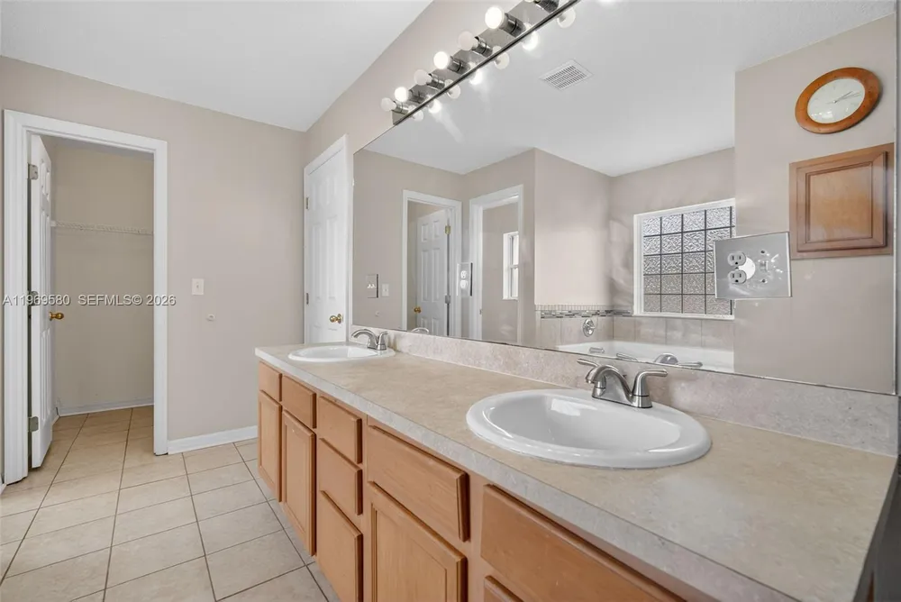 6762 NW Daffodil Ln, Port St Lucie, FL 34983