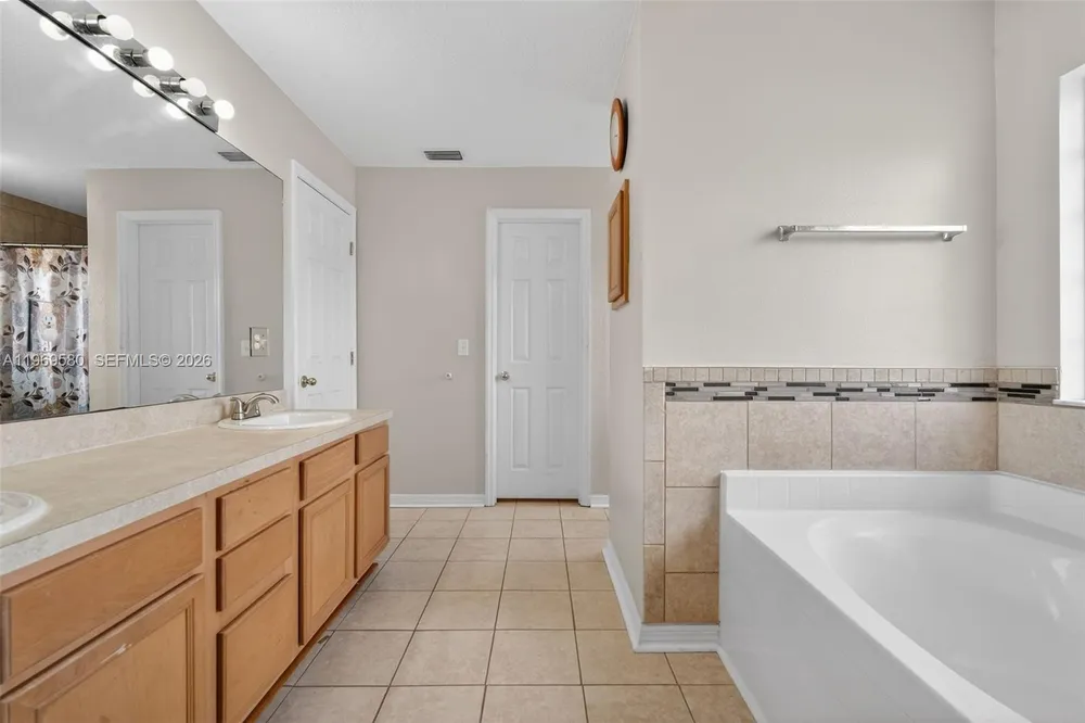 6762 NW Daffodil Ln, Port St Lucie, FL 34983