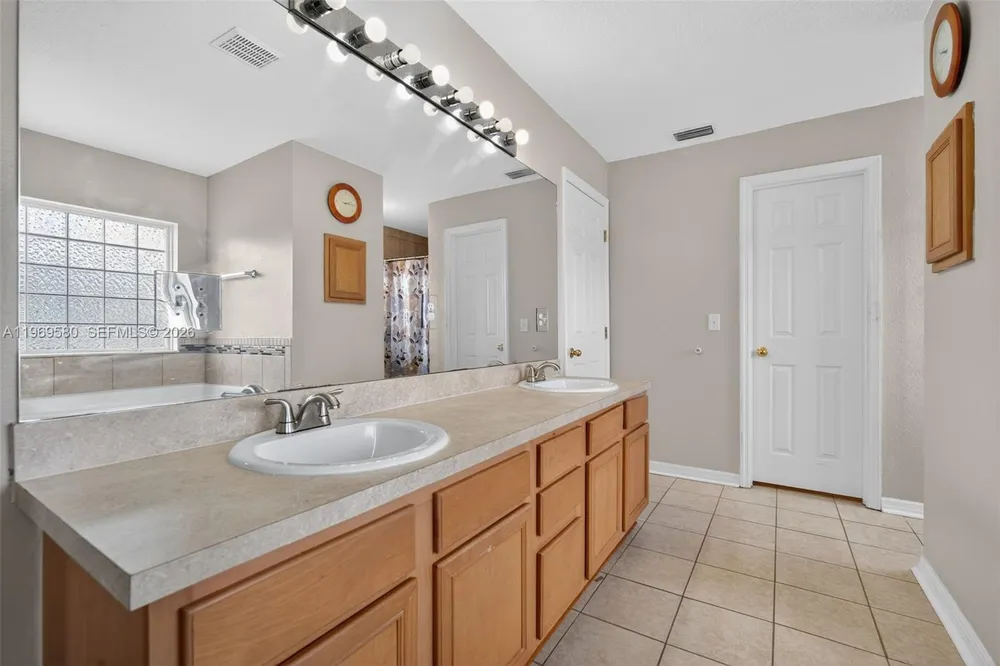 6762 NW Daffodil Ln, Port St Lucie, FL 34983
