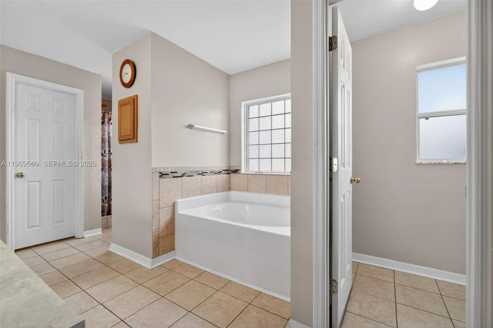 6762 NW Daffodil Ln, Port St Lucie, FL 34983