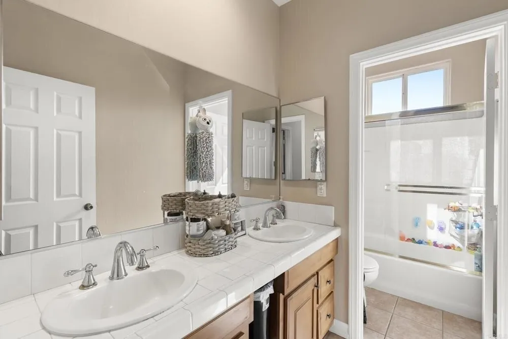 1621 Portola Ave, Spring Valley, CA 91977