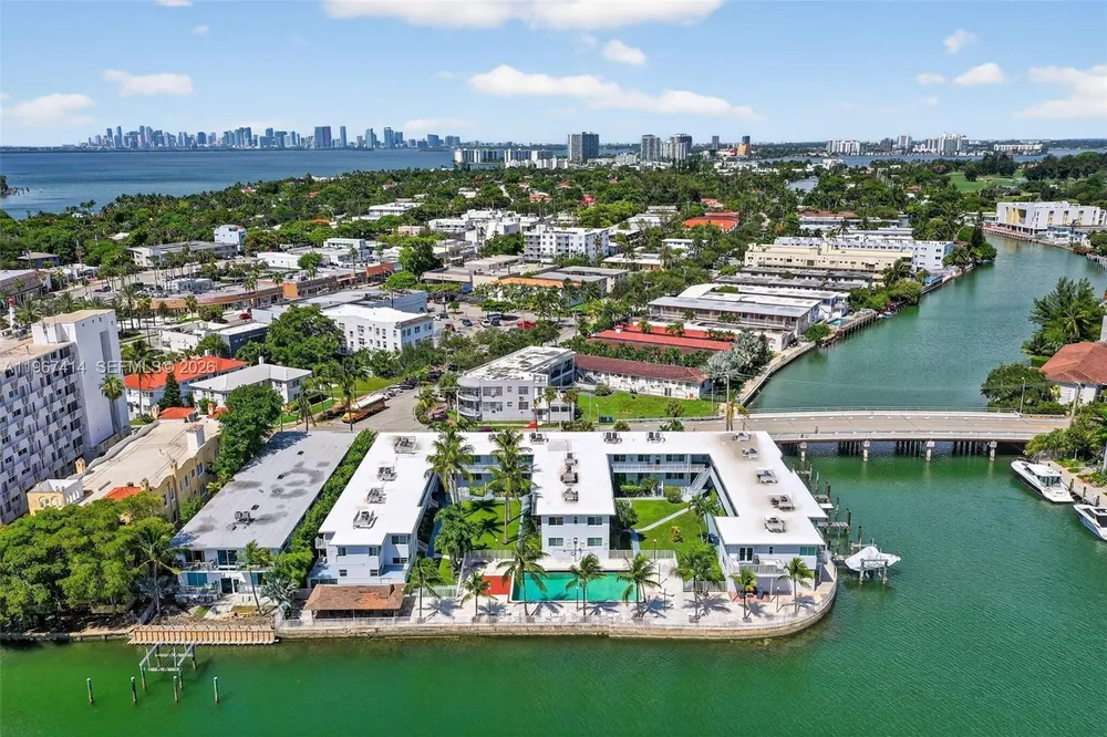 7207 Bay Dr, Miami Beach, FL 33141