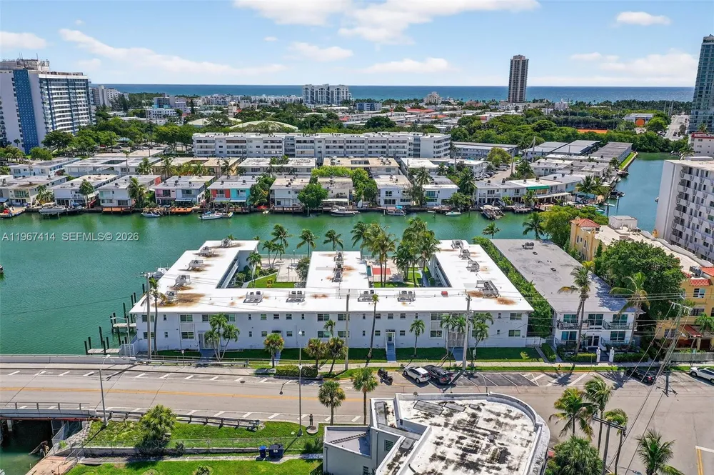 7207 Bay Dr, Miami Beach, FL 33141