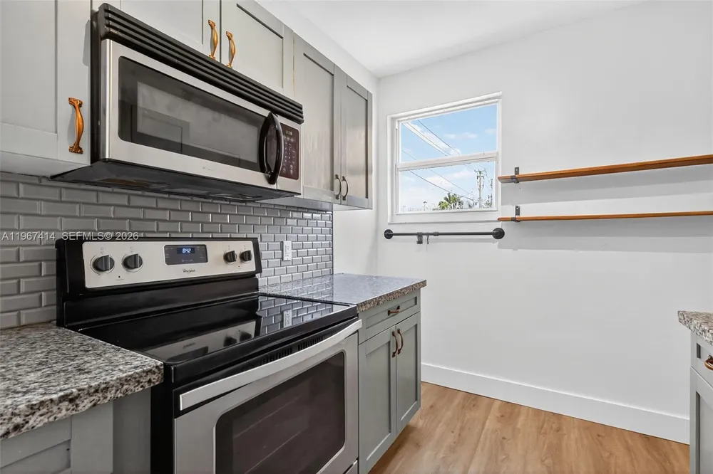 7207 Bay Dr, Miami Beach, FL 33141