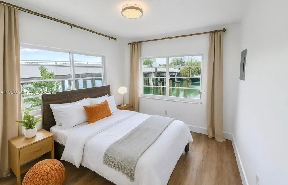 7207 Bay Dr, Miami Beach, FL 33141