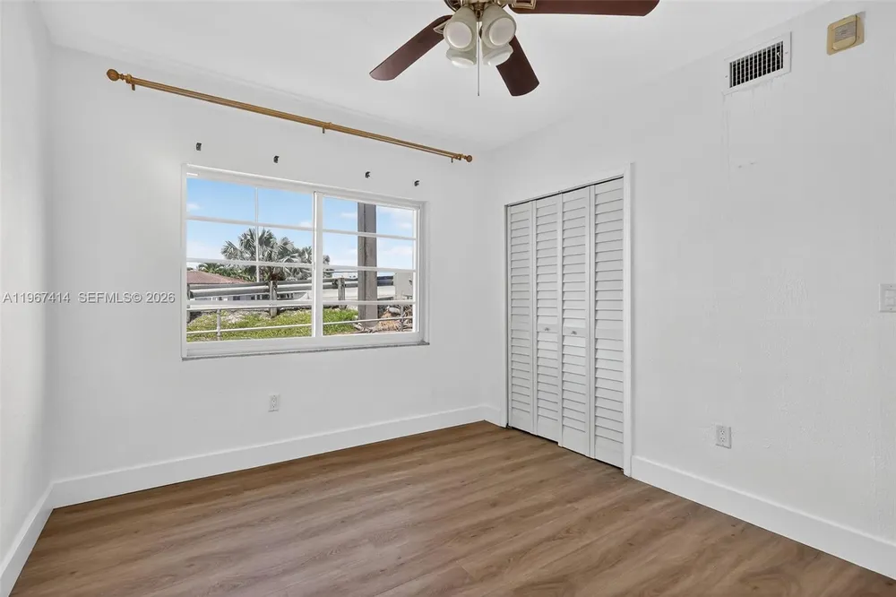 7207 Bay Dr, Miami Beach, FL 33141