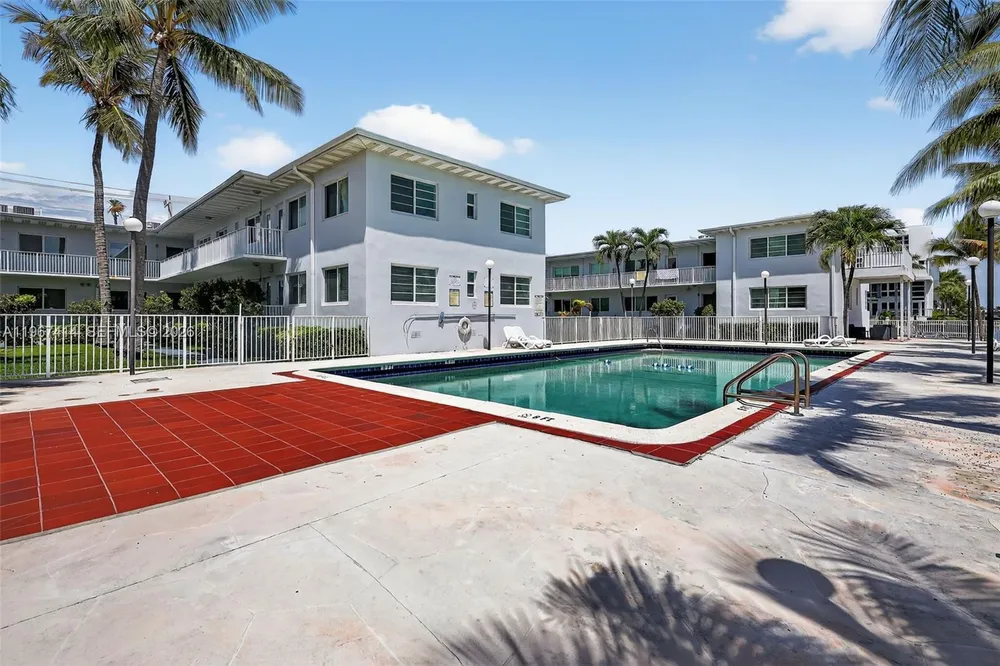 7207 Bay Dr, Miami Beach, FL 33141