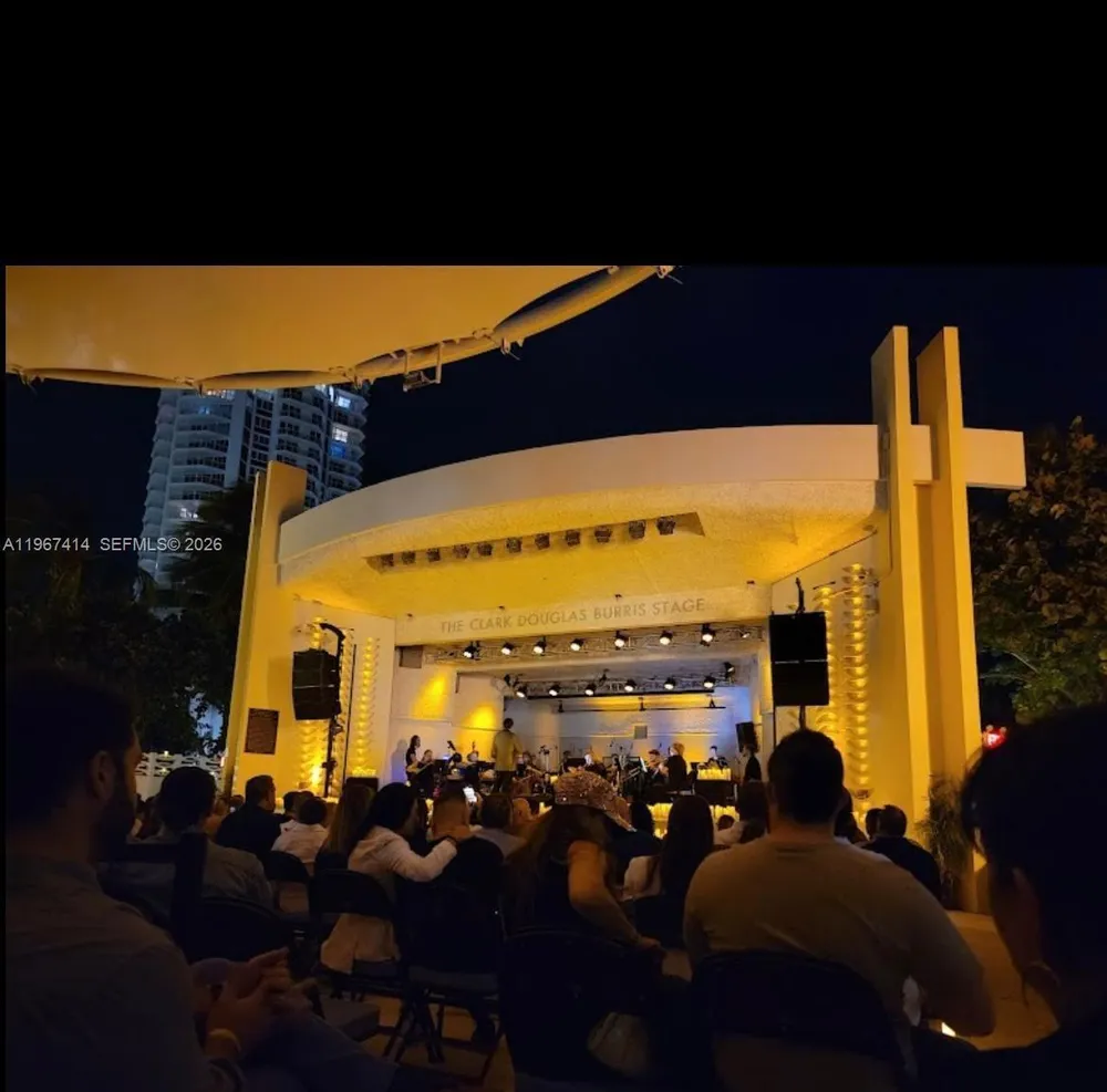 7207 Bay Dr, Miami Beach, FL 33141
