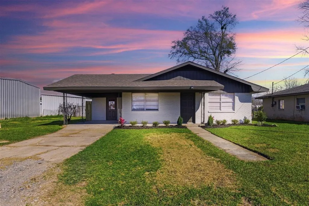 628 Urban St, Sulphur, LA 70663