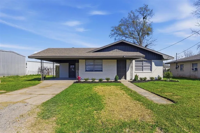 628 Urban St, Sulphur, LA 70663
