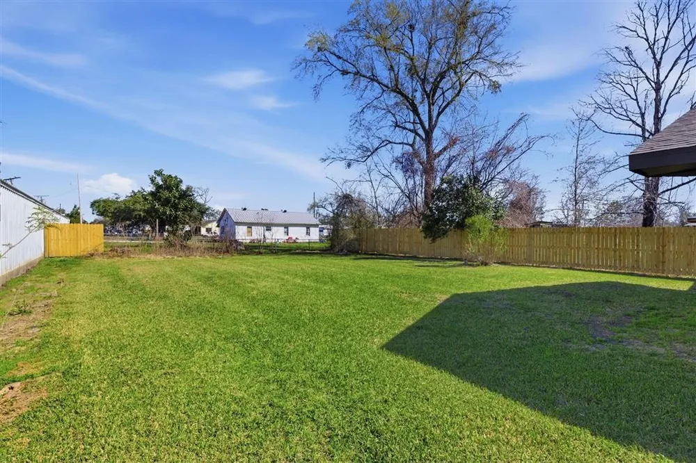 628 Urban St, Sulphur, LA 70663