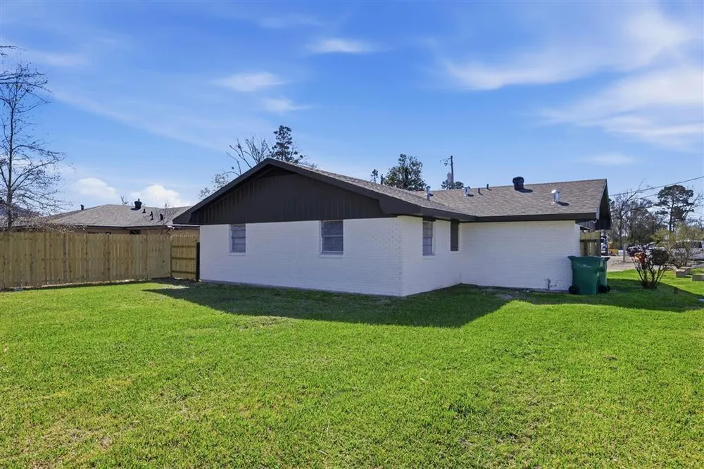 628 Urban St, Sulphur, LA 70663