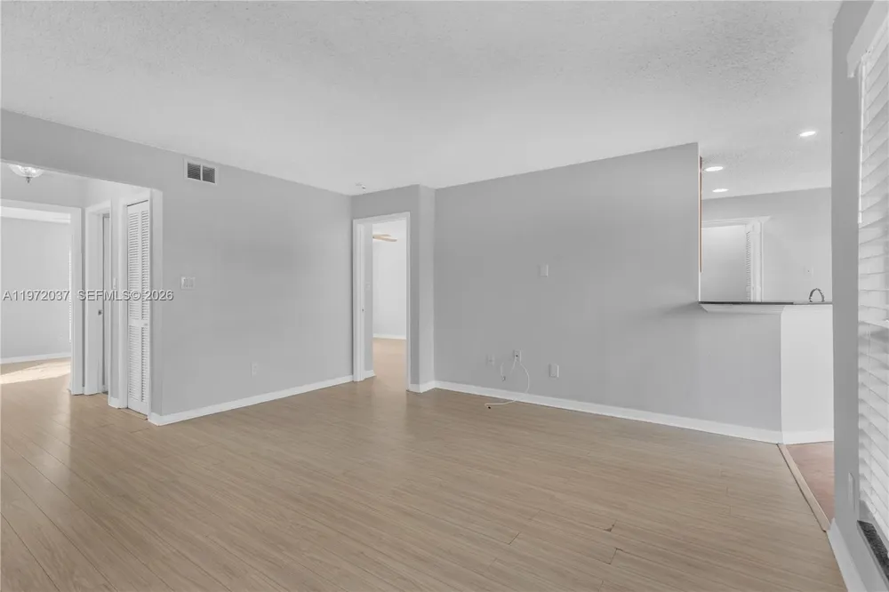 8613 Mallard Reserve Dr, Tampa, FL 33614