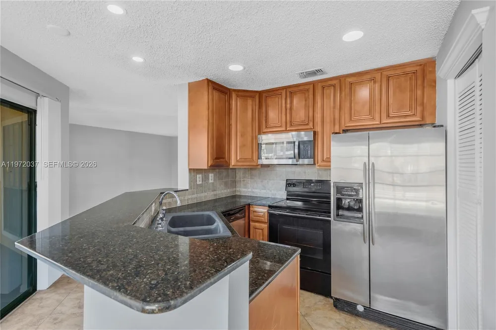 8613 Mallard Reserve Dr, Tampa, FL 33614