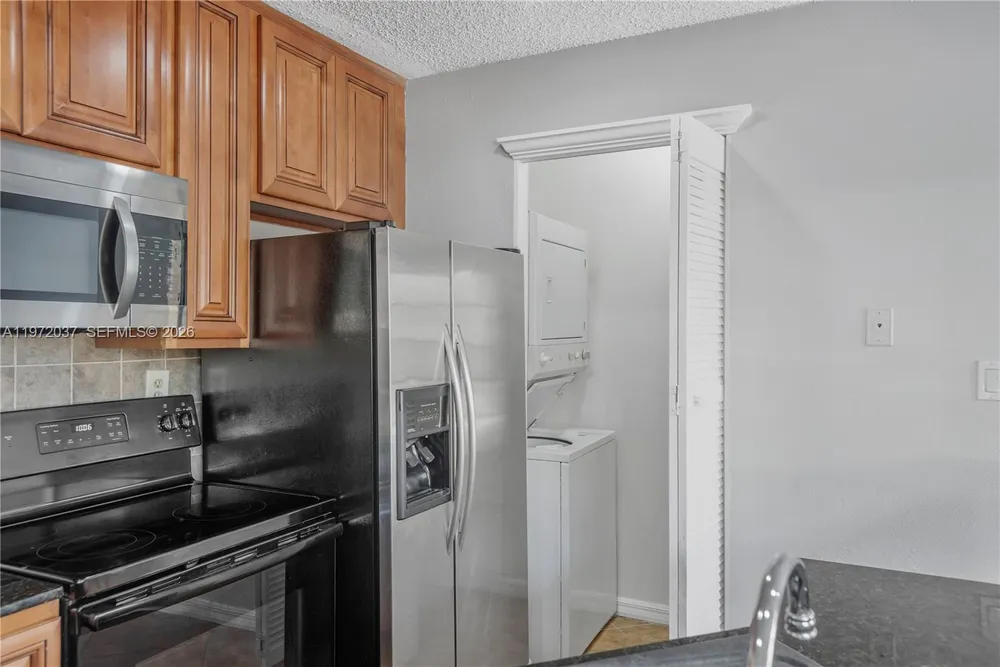 8613 Mallard Reserve Dr, Tampa, FL 33614