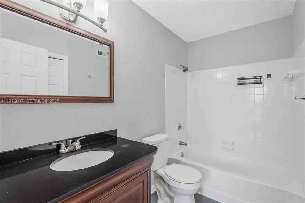 8613 Mallard Reserve Dr, Tampa, FL 33614