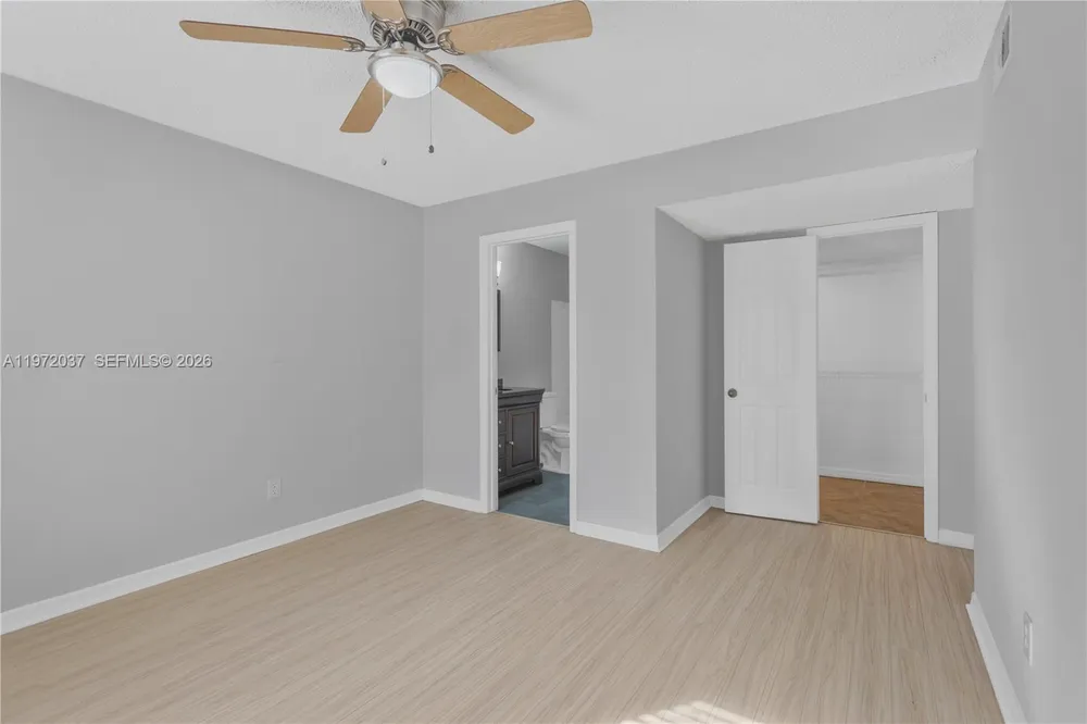 8613 Mallard Reserve Dr, Tampa, FL 33614