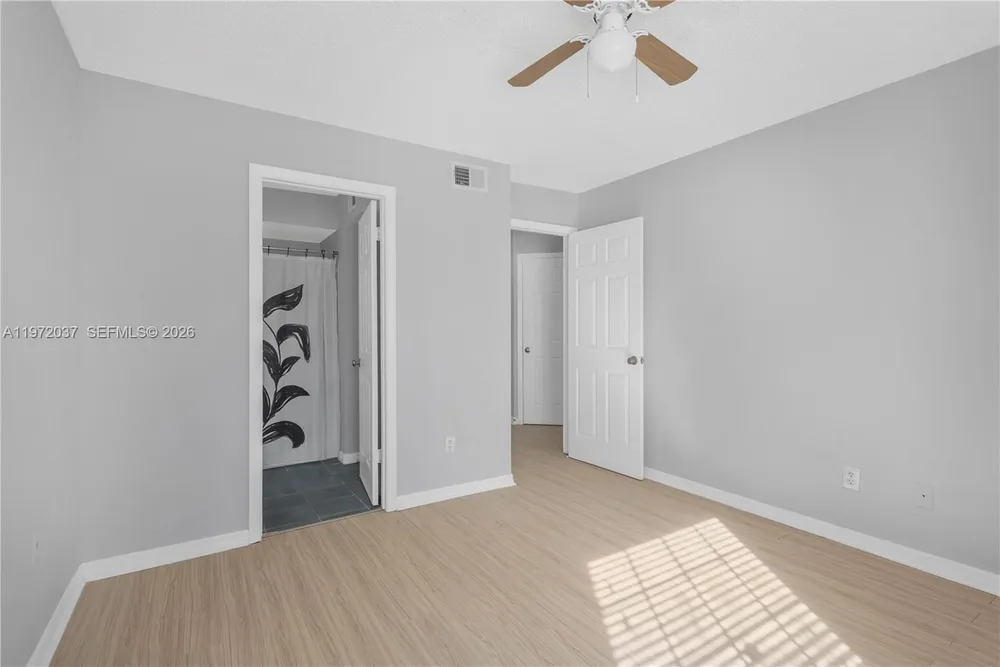 8613 Mallard Reserve Dr, Tampa, FL 33614