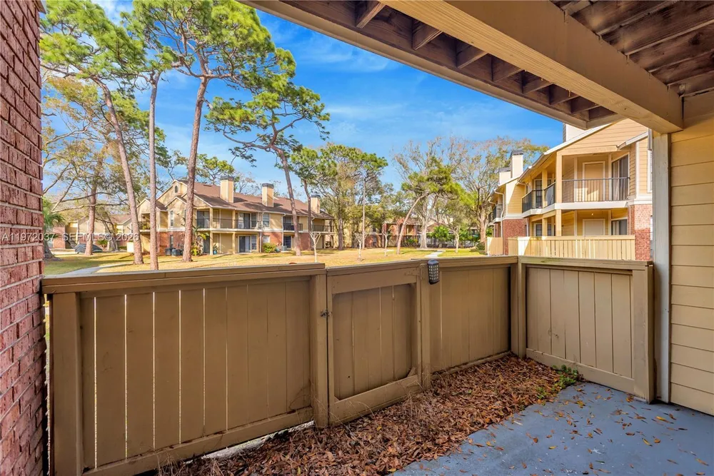 8613 Mallard Reserve Dr, Tampa, FL 33614